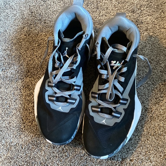 Jordan Basketball Shoes SZ 11 - Picture 2 of 5